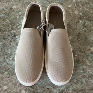 Old Navy Soft Knit Slip On Sneakers 9 NWT